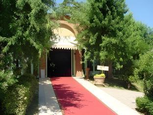 Ariotto Village Hotel 4*