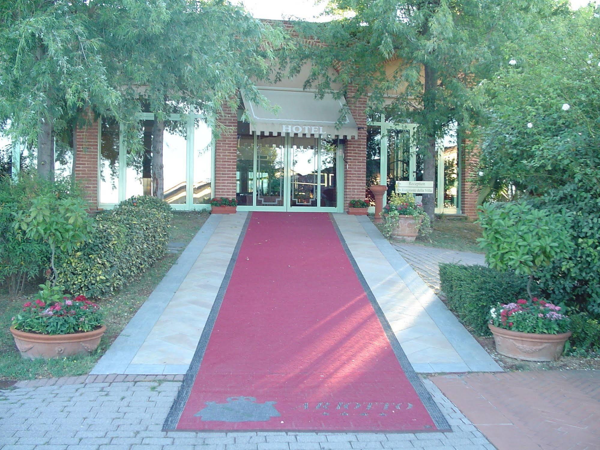 Hotel Ariotto Village 4*